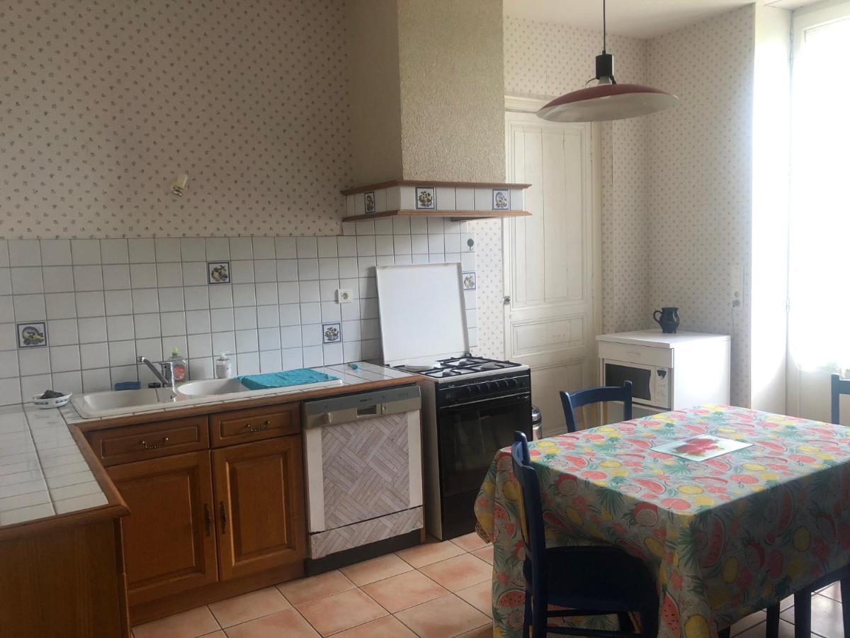 Gite -Belle Maison Dans Une Ancienne Ecole-Tarif Reduit Hors We ! Chanzeaux Zewnętrze zdjęcie
